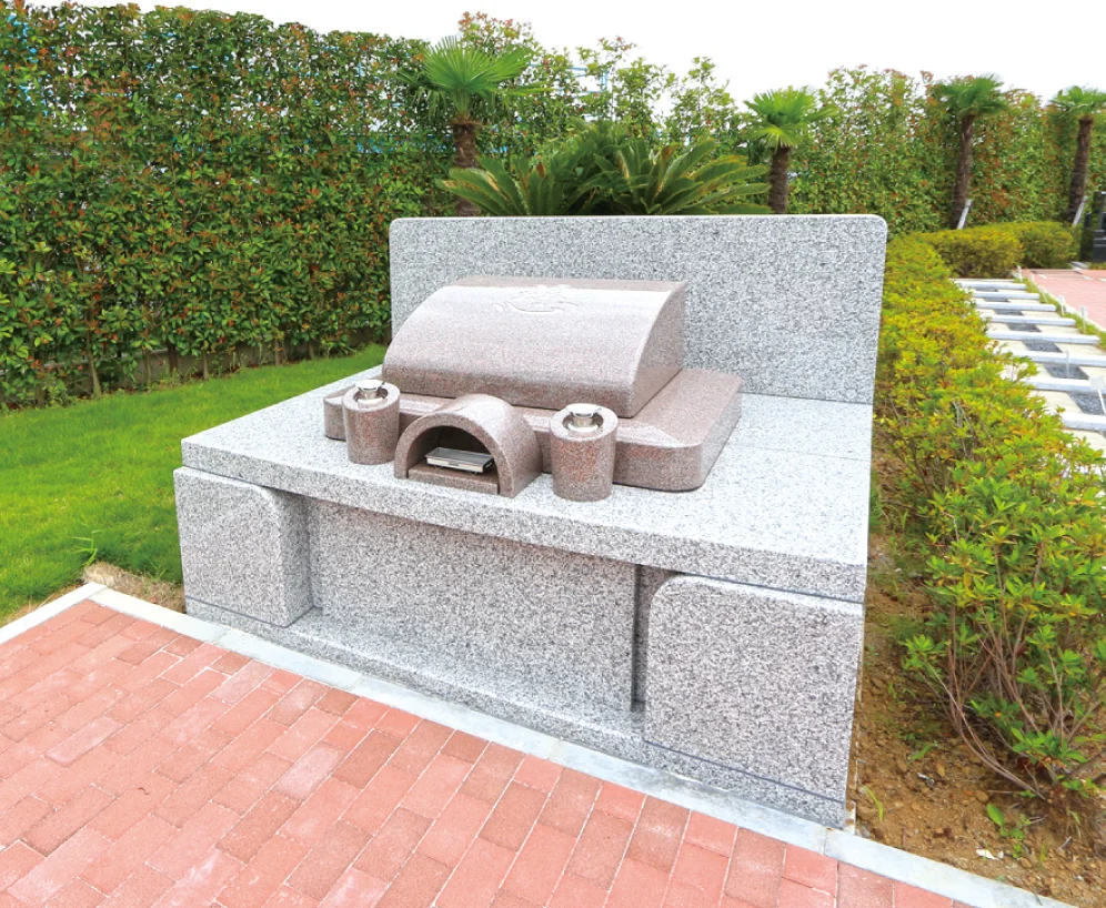 〈永代供養墓〉「慈（いつくしみ）」